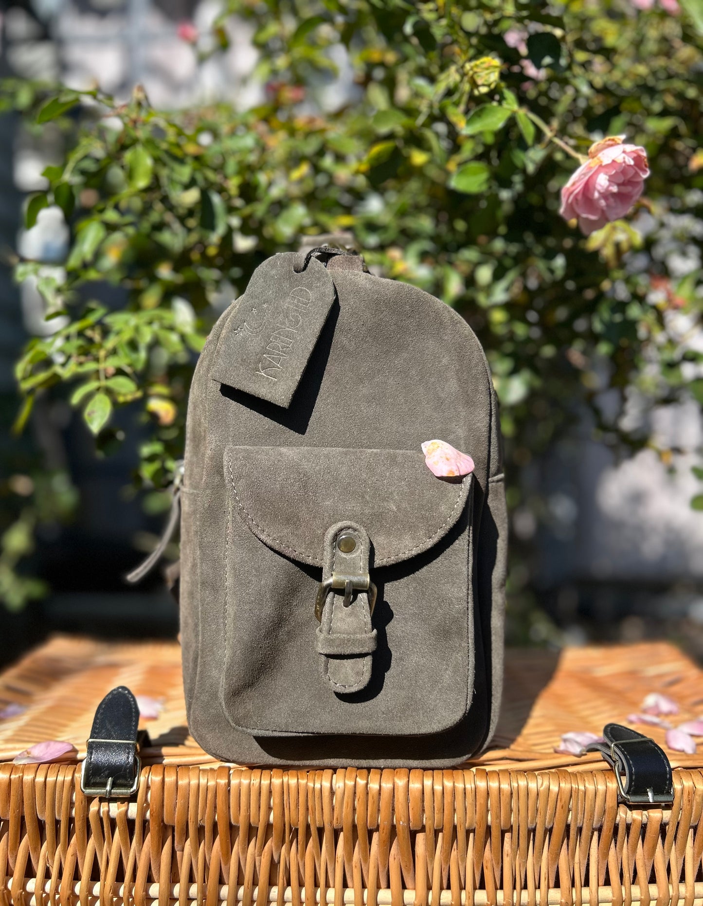 DABACHI - Cross Body Pack (Adventure, but make it stylish)