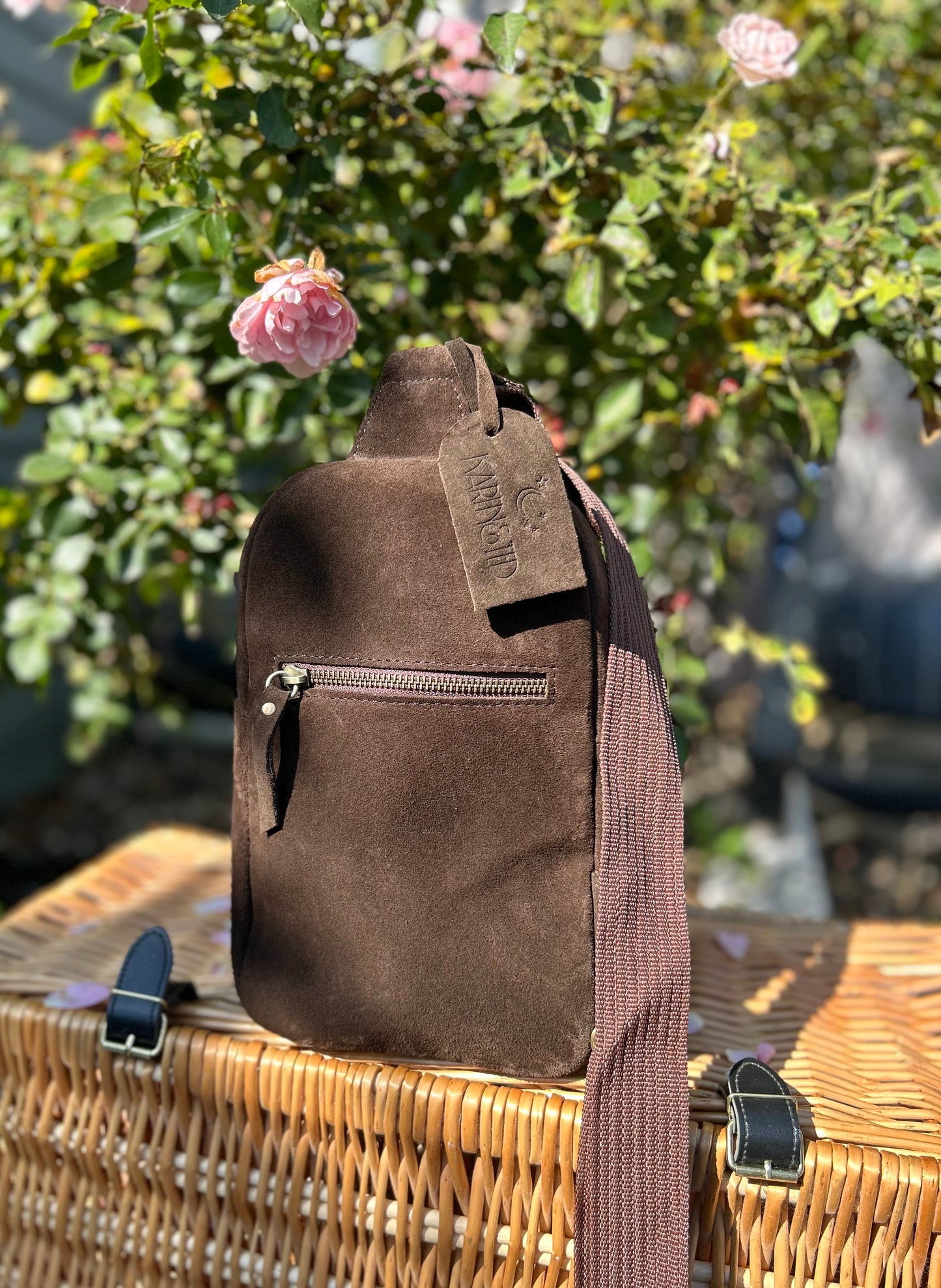 DABACHI - Cross Body Pack (Adventure, but make it stylish)