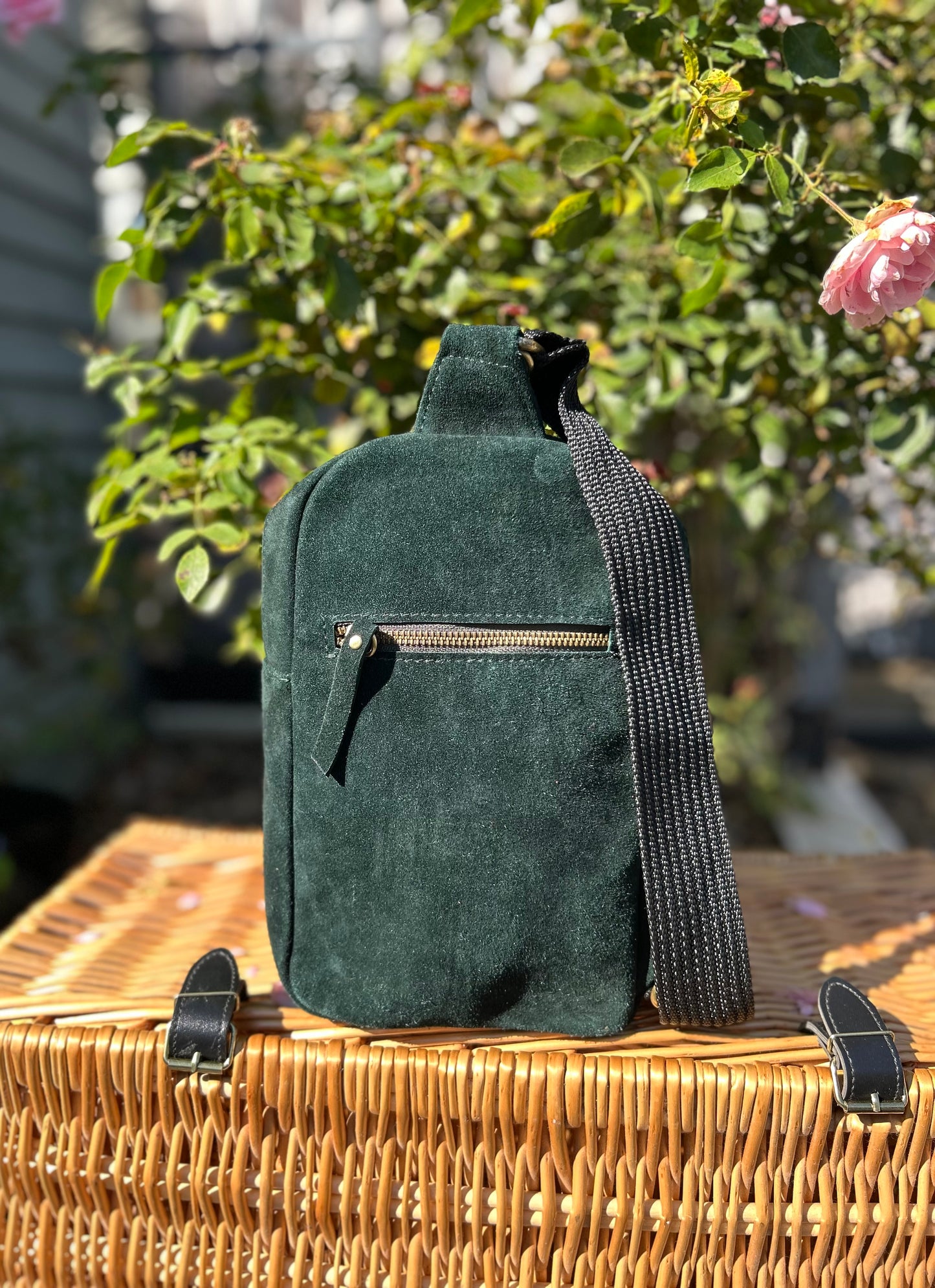 DABACHI - Cross Body Pack (Adventure, but make it stylish)
