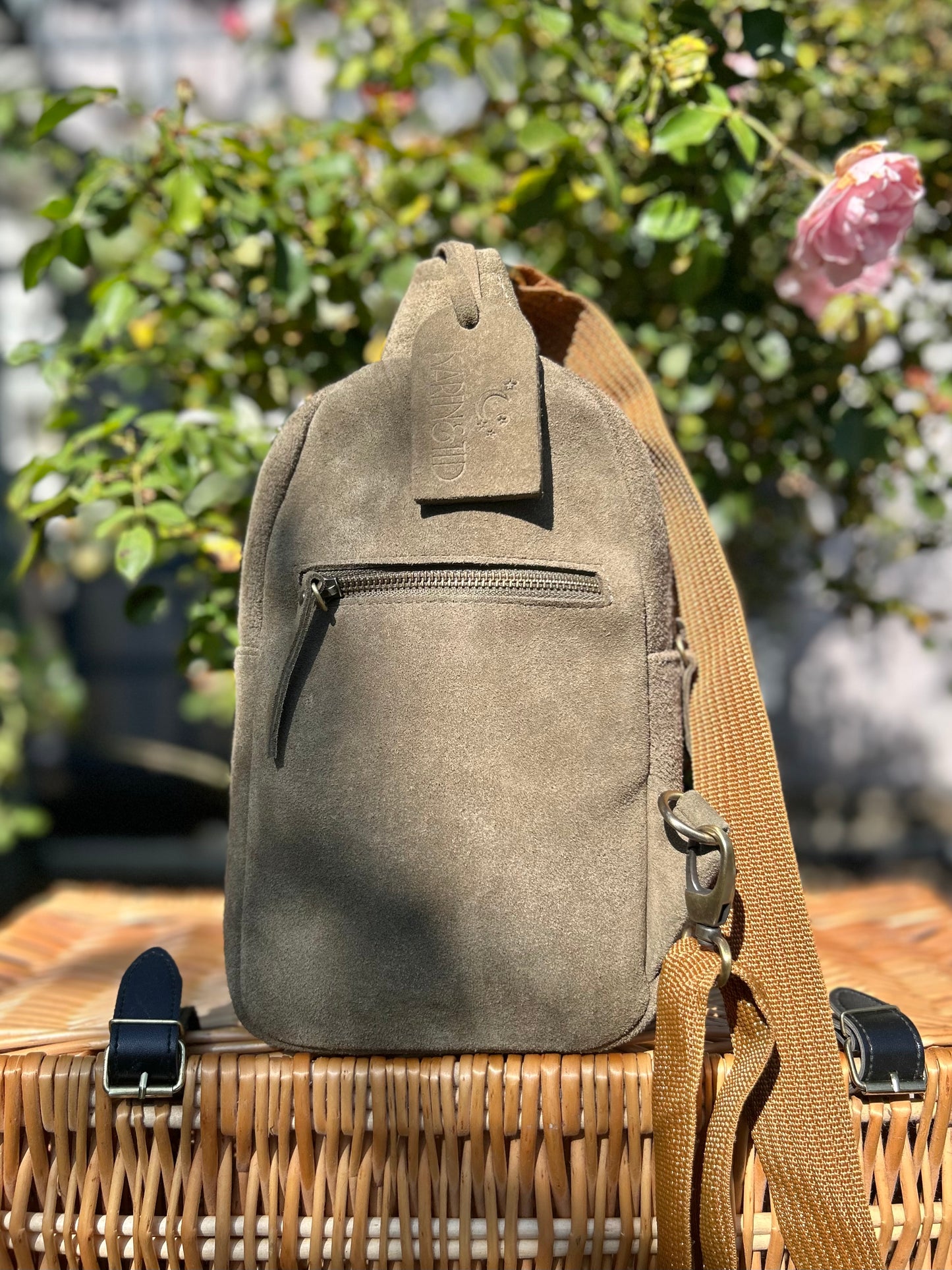 DABACHI - Cross Body Pack (Adventure, but make it stylish)