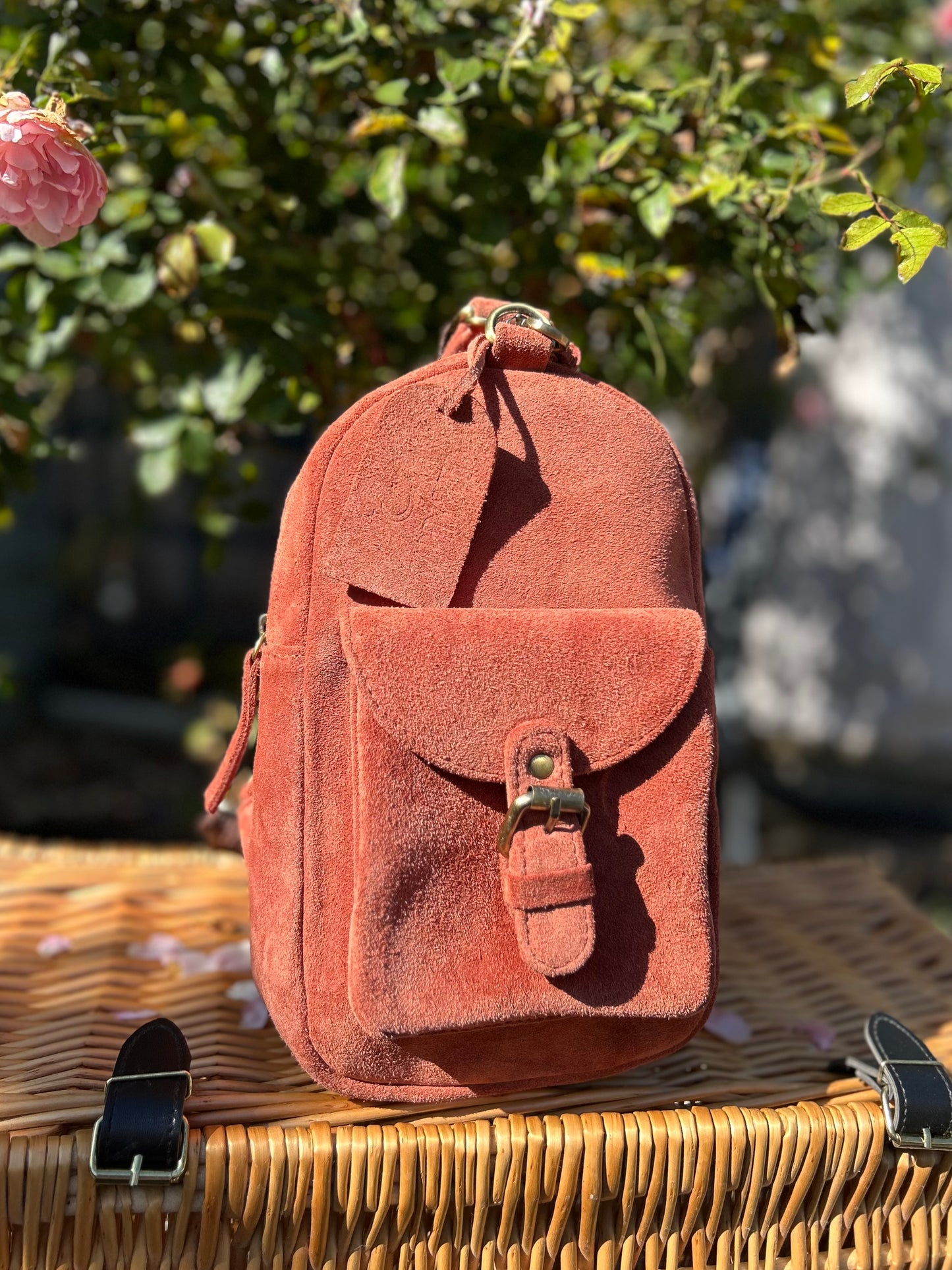 DABACHI - Cross Body Pack (Adventure, but make it stylish)