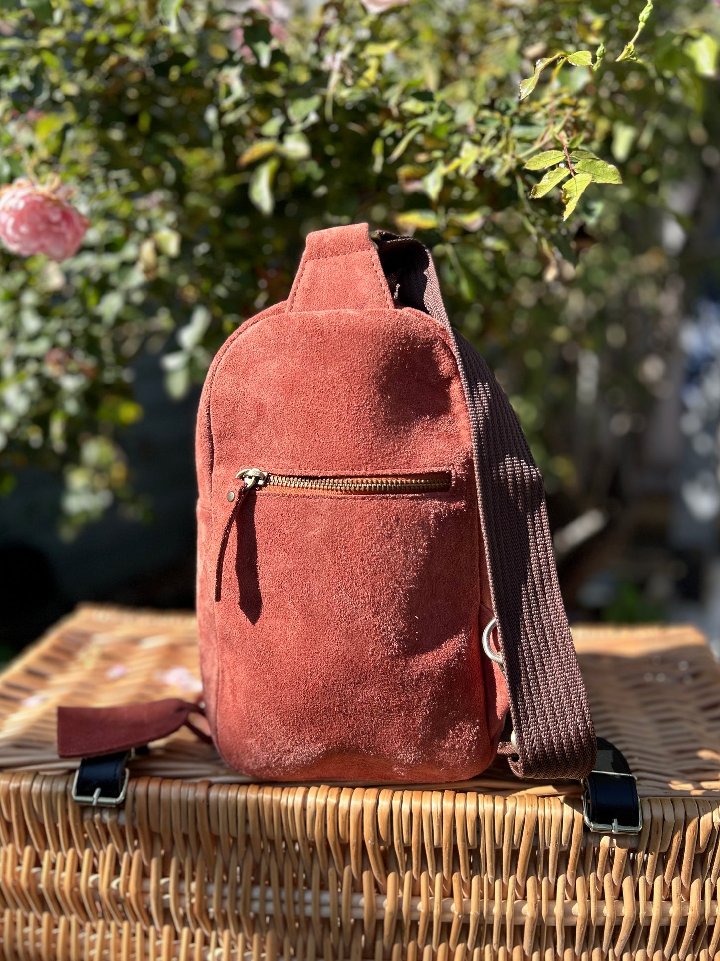 DABACHI - Cross Body Pack (Adventure, but make it stylish)