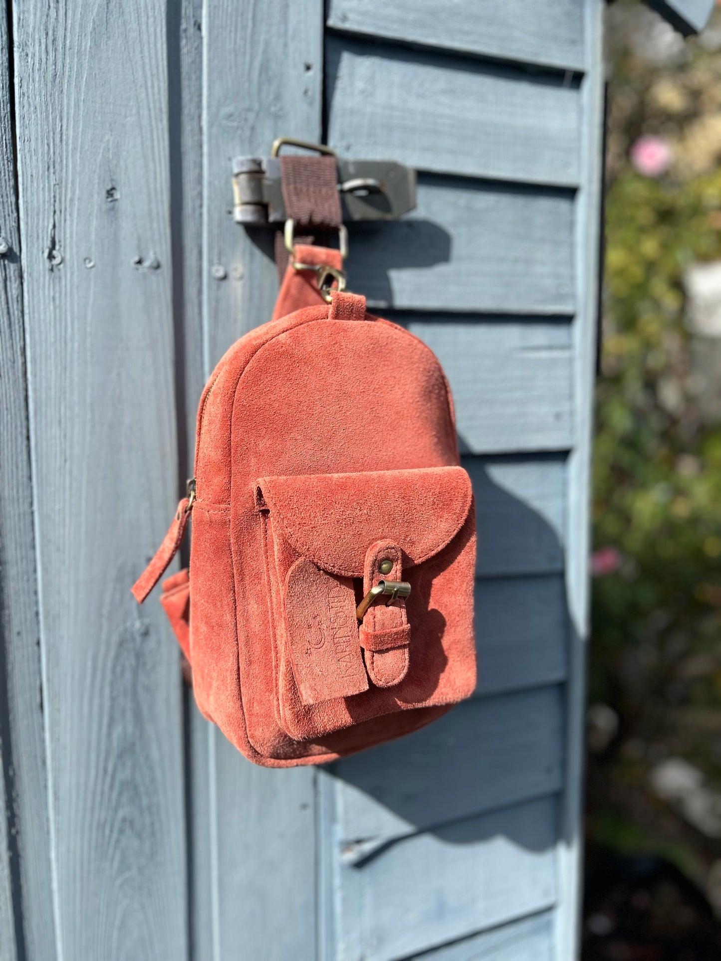 DABACHI - Cross Body Pack (Adventure, but make it stylish)