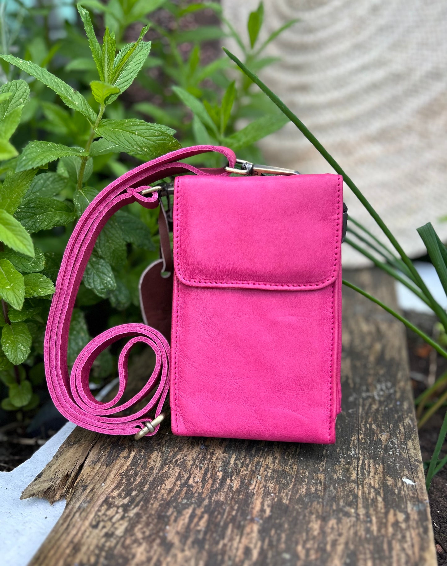 KASBAH - Phone/Wallet (Small but mighty)