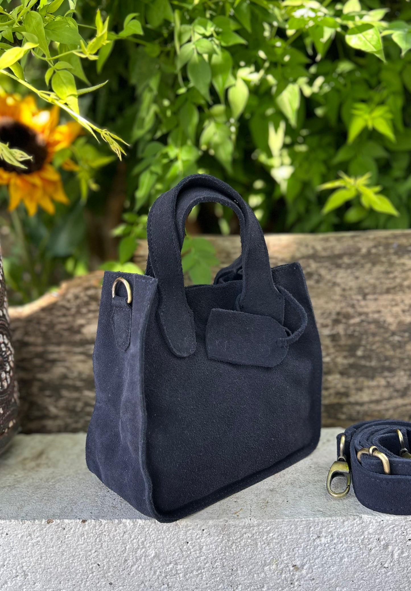 MIMOUN - Small Tote (Big Impact, Small Footprint)